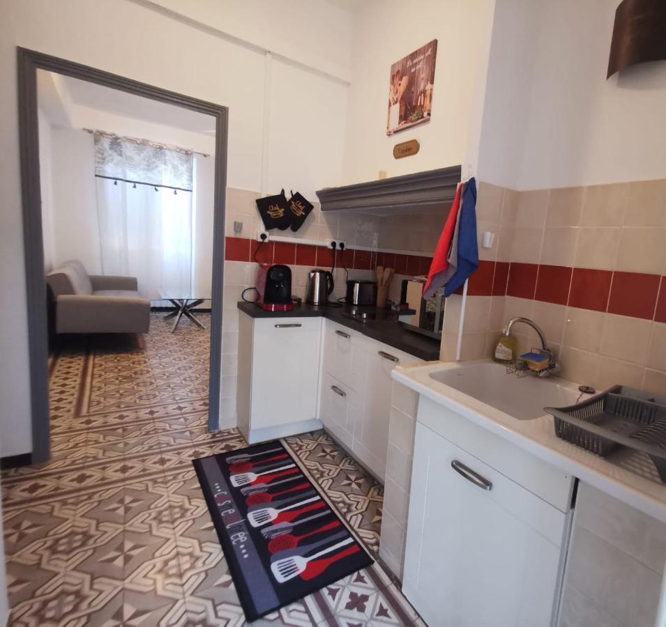 Petit Appart Entier Au Coeur Des Remparts - Netfix Et Connection Fibre Gratuits Carpentras ภายนอก รูปภาพ
